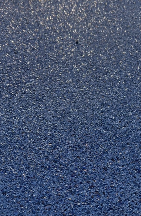 Close-up of a blue PetraX exposed-aggregate finish